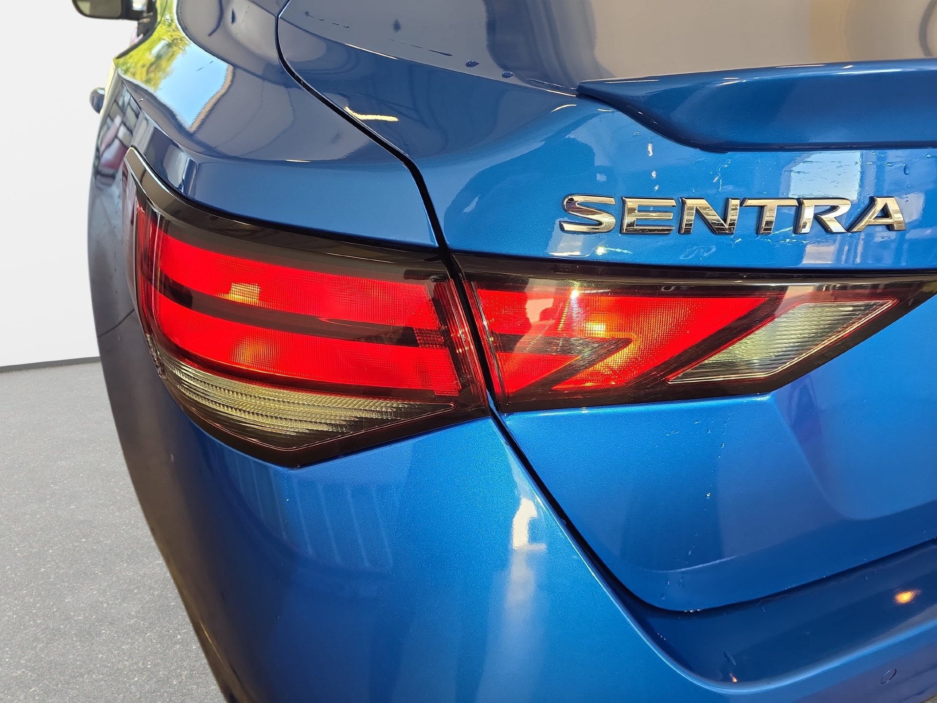 Used 2025 Nissan Sentra SR FWD image 31