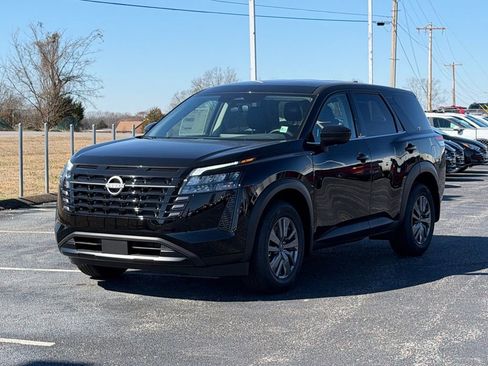 New 2026 Nissan Pathfinder S image 8