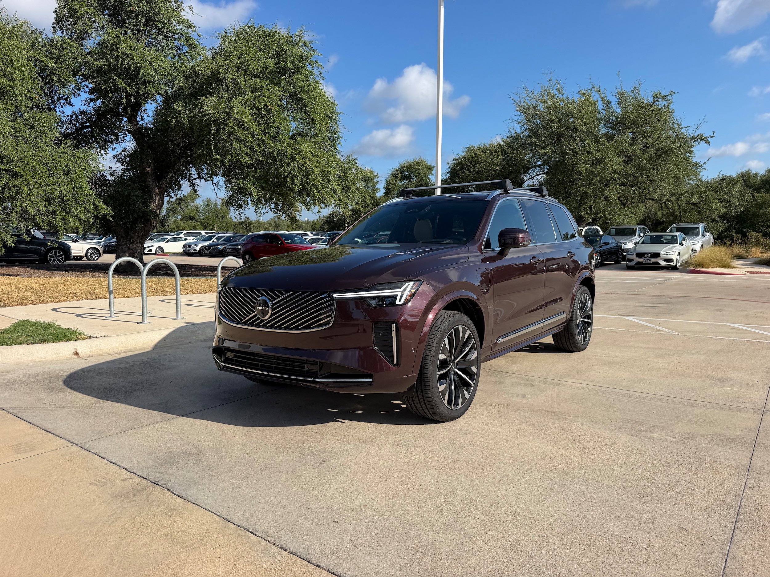 Certified 2025 Volvo XC90 T8 Ultra AWD/4WD image 2