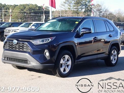 Used 2020 Toyota RAV4 XLE image 3