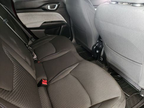 Used 2024 Jeep Compass Sport image 33