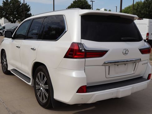 Used 2019 Lexus LX 570 4WD w/ Luxury Package image 6