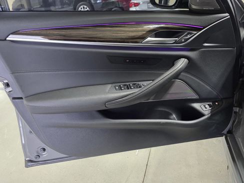 Used 2022 BMW 530e w/ Premium Package image 15