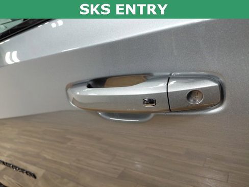 Used 2025 Chevrolet Suburban Z71 image 11