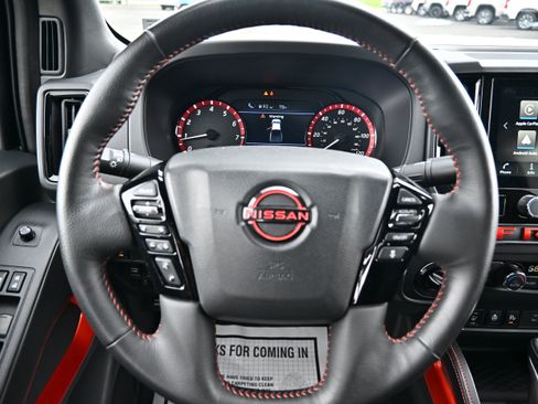 Used 2025 Nissan Frontier PRO-4X w/ Pro Convenience Package AWD/4WD image 17