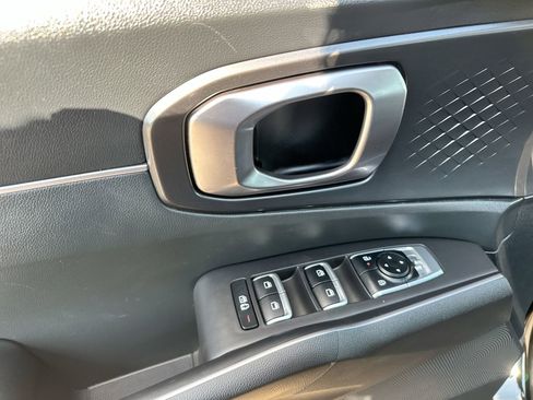 Used 2024 Kia Sorento S image 19
