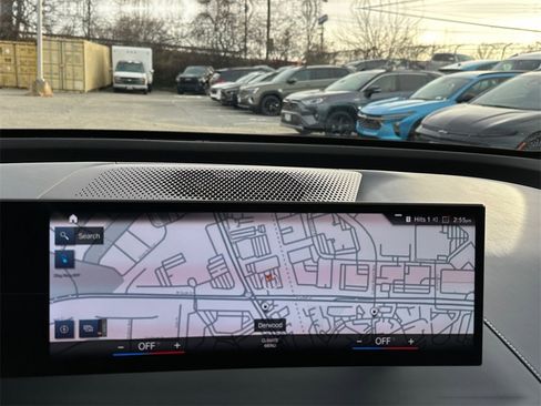 Used 2023 BMW iX xDrive50 w/ Premium Package image 17