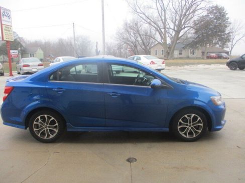 Used 2018 Chevrolet Sonic LT w/ Convenience Package image 2