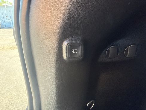 Used 2023 Jeep Cherokee Altitude Lux AWD/4WD image 16