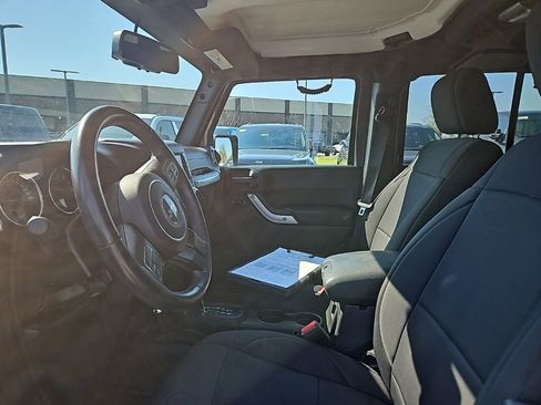 Used 2017 Jeep Wrangler Unlimited Sahara image 15