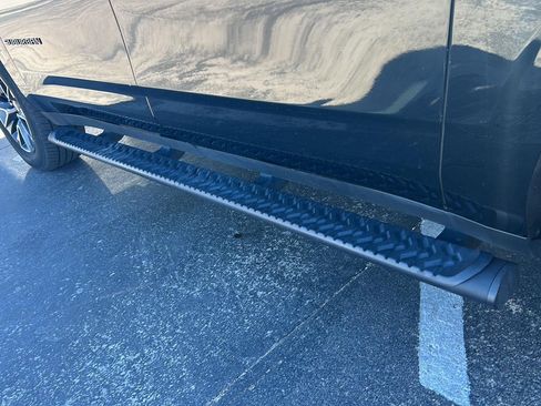 Used 2021 Chevrolet Suburban Z71 w/ Z71 Signature Package image 21