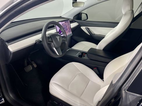 Used 2021 Tesla Model Y Long Range image 11