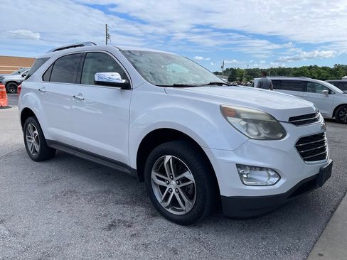 Used 2017 Chevrolet Equinox Premier w/ Enhanced Convenience Package FWD image 2