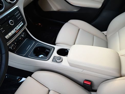 Certified 2019 Mercedes-Benz GLA 250 image 23