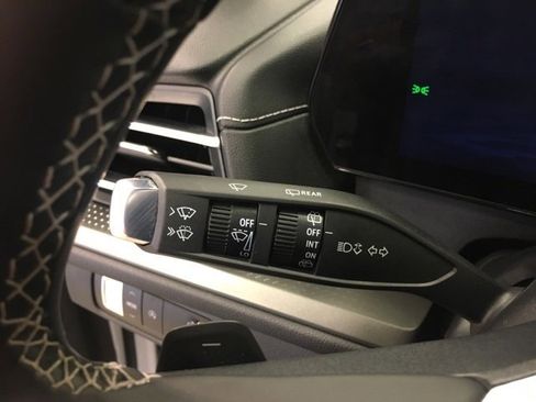 Used 2025 Chevrolet Traverse LT image 31