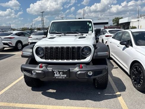 Used 2026 Jeep Wrangler Unlimited Rubicon AWD/4WD image 3