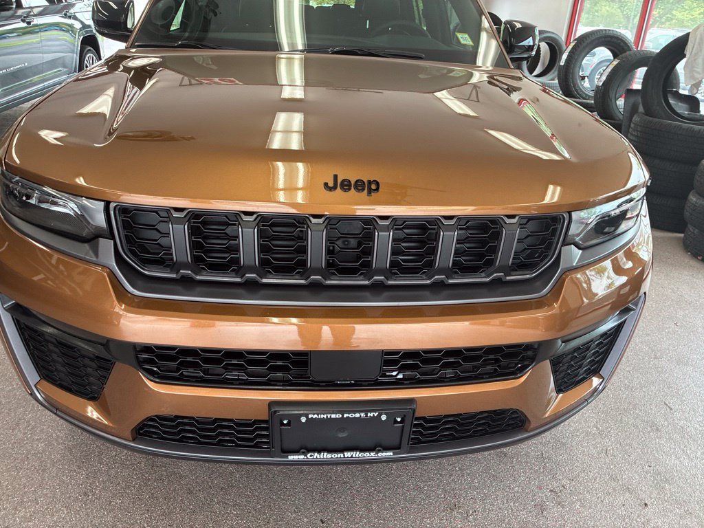 Used 2026 Jeep Grand Cherokee L Limited w/ Limited Altitude Package AWD/4WD image 3