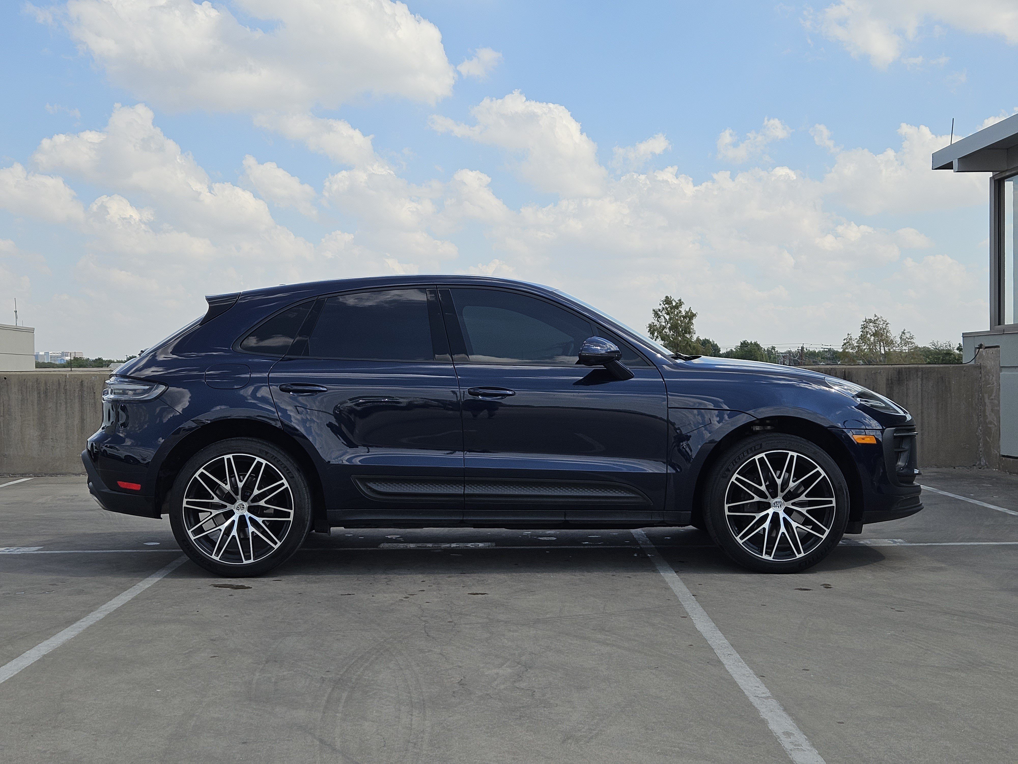 Certified 2023 Porsche Macan AWD/4WD image 9