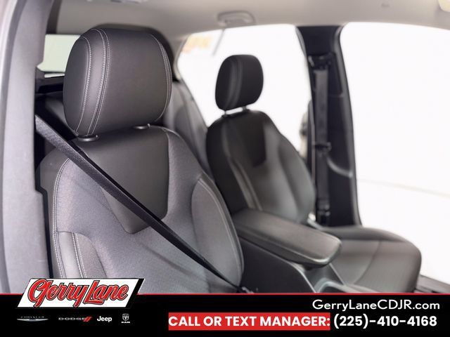 Used 2025 Buick Encore GX Preferred AWD/4WD image 13