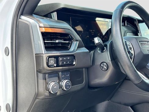 Used 2025 GMC Yukon Denali RWD image 10