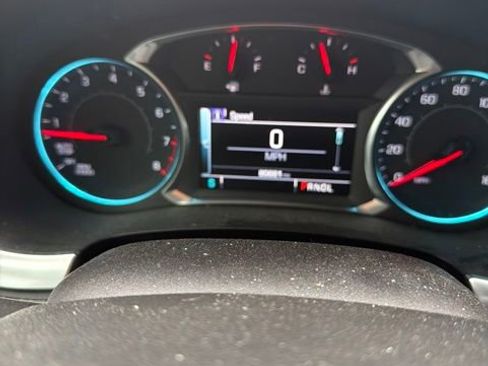 Used 2019 Chevrolet Traverse LT FWD image 9