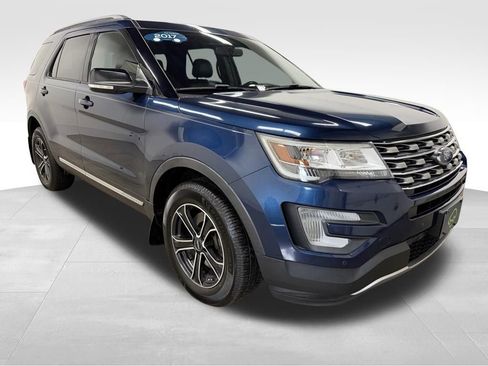 Used 2017 Ford Explorer XLT w/ Equipment Group 202A AWD/4WD image 2