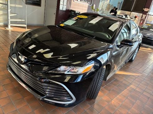 Used 2023 Toyota Camry LE image 8