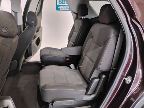 Used 2021 Chevrolet Traverse LT FWD image 40