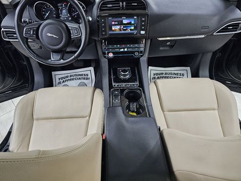 Used 2017 Jaguar F-PACE Premium image 29