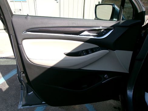 Used 2021 Buick Enclave Essence image 15