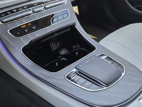 Used 2022 Mercedes-Benz E 350 Sedan image 9