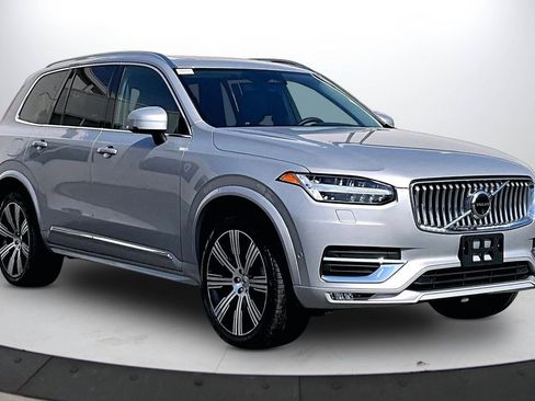 Used 2024 Volvo XC90 B5 Plus image 2