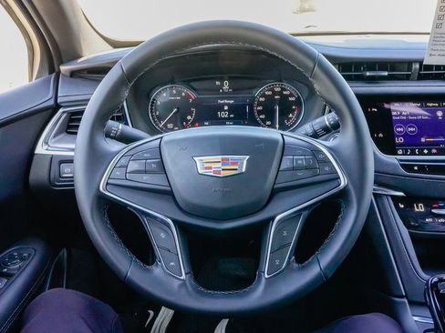 New 2026 Cadillac XT5 Luxury image 18