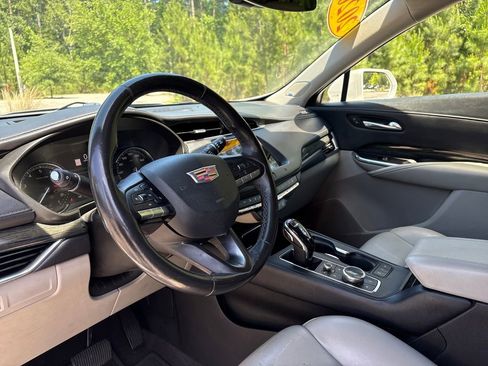 Used 2020 Cadillac XT4 Premium Luxury w/ Cold Weather Package FWD image 5