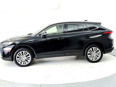 Used 2021 Toyota Venza XLE w/ Softex Package AWD/4WD image 3