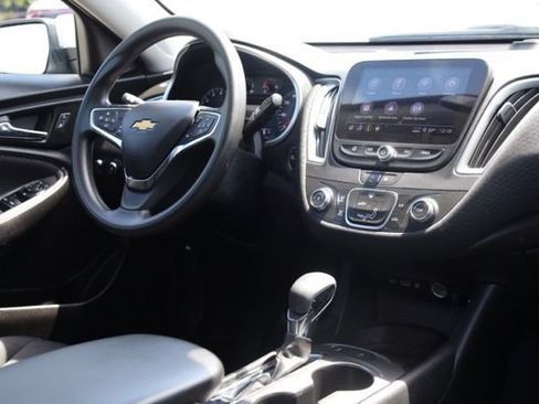 Used 2025 Chevrolet Malibu LS FWD image 32