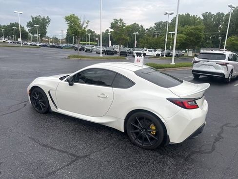 Used 2022 Toyota GR86 Premium RWD image 7