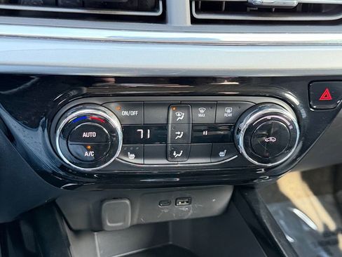 Used 2025 Chevrolet Trax LT w/ LT Convenience Package image 22