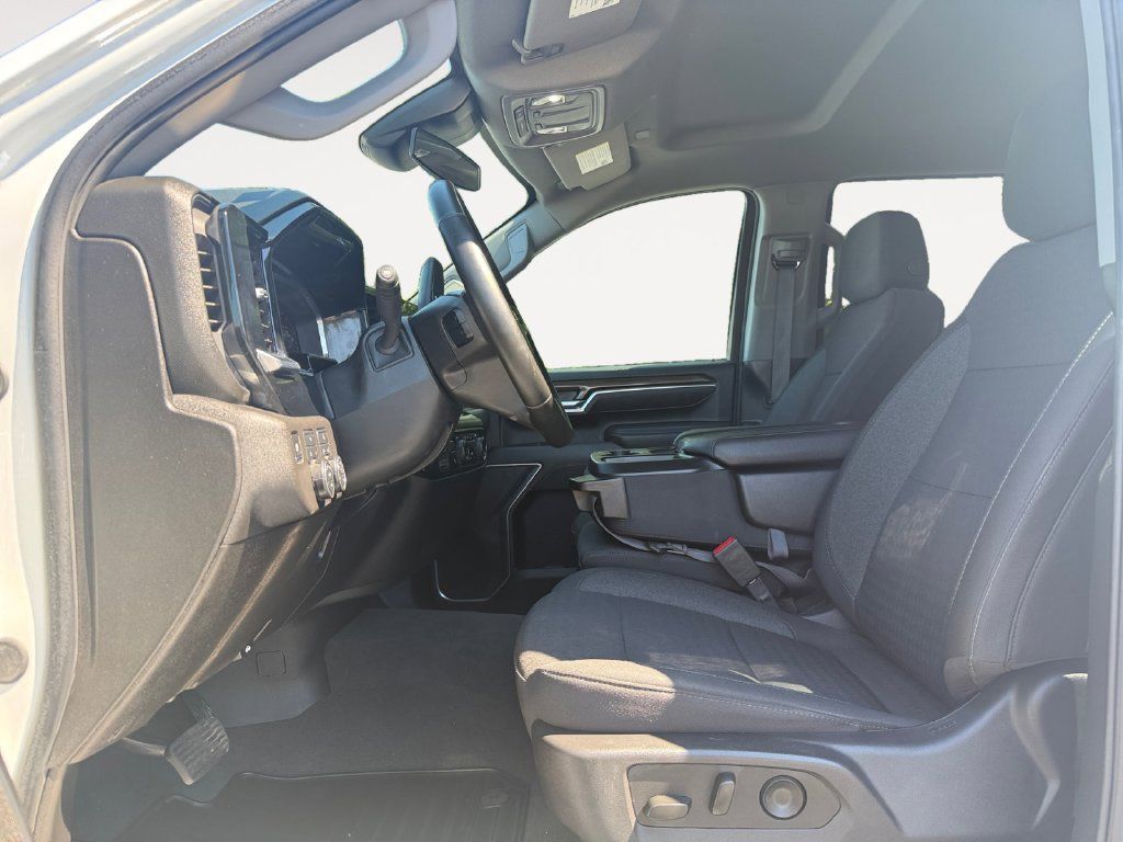 Used 2025 Chevrolet Silverado 2500 LT w/ Convenience Package AWD/4WD image 9