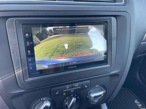 Used 2016 Volkswagen Jetta SE FWD image 28