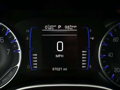 Used 2022 Chrysler Voyager LX FWD image 27