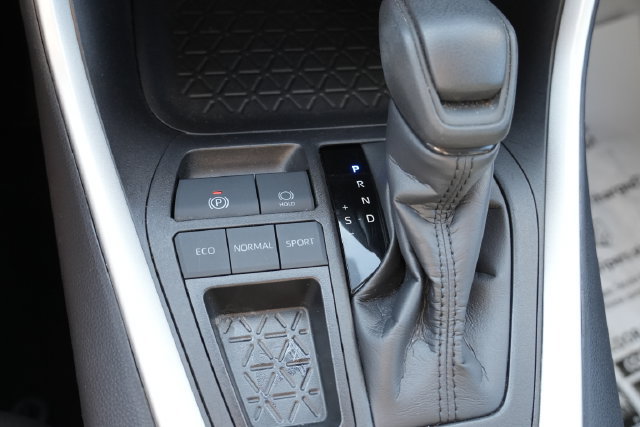 Used 2025 Toyota RAV4 XLE FWD image 37