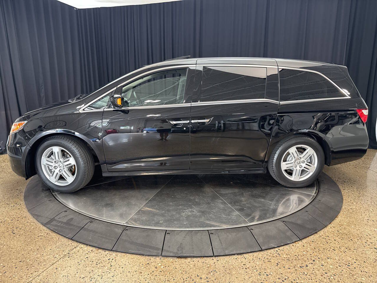 Used 2013 Honda Odyssey Touring Elite image 3