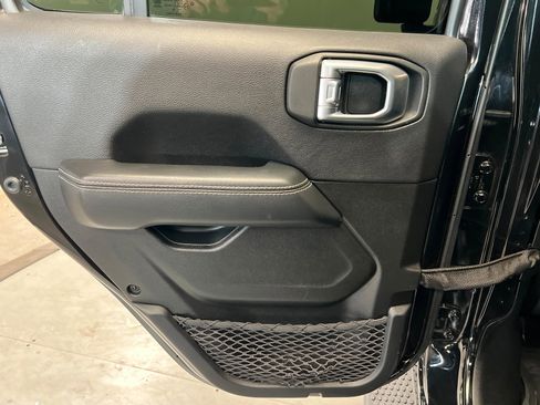 Used 2022 Jeep Wrangler Unlimited Sahara w/ Cold Weather Group image 19