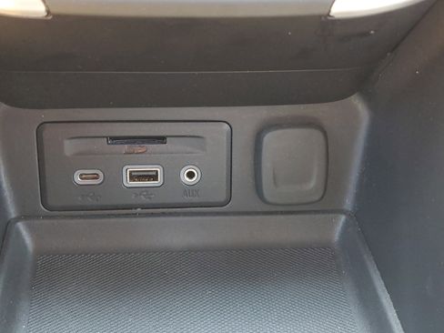 Used 2024 GMC Terrain SLT image 31