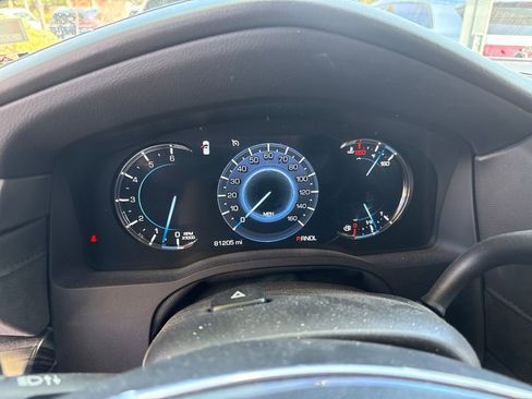 Used 2017 Cadillac Escalade ESV Luxury RWD image 2