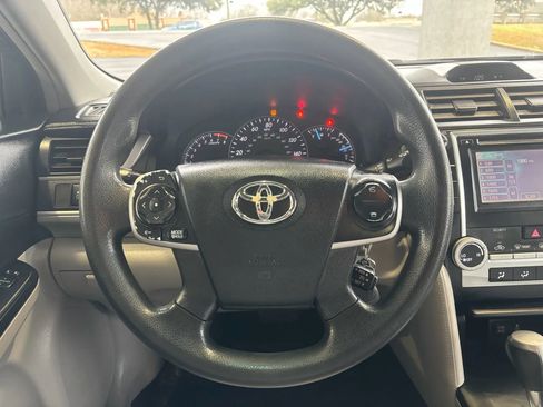 Used 2013 Toyota Camry L image 10