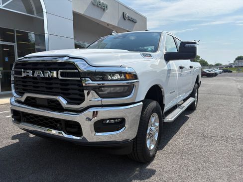 Certified 2025 RAM 2500 Big Horn AWD/4WD image 3