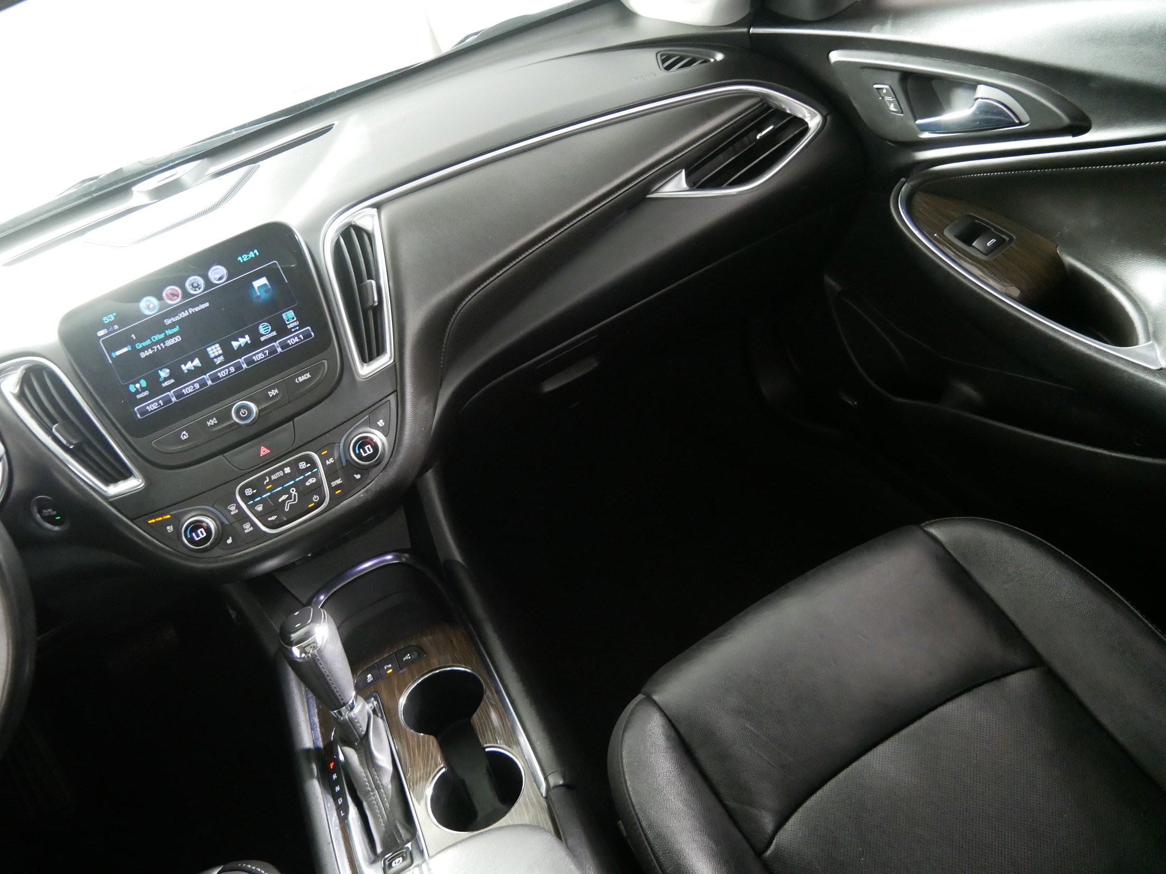 Used 2017 Chevrolet Malibu Premier w/ Premier Sun and Wheel Package FWD image 11