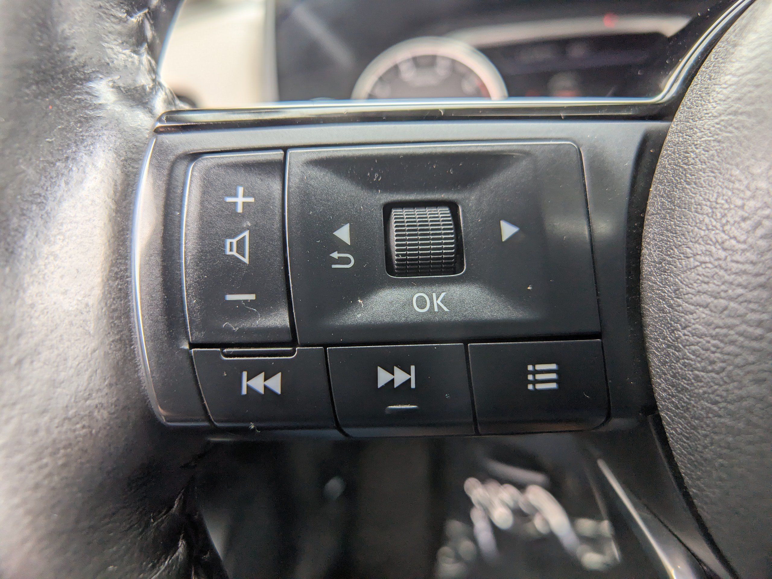 Used 2023 Nissan Rogue SL AWD/4WD image 25